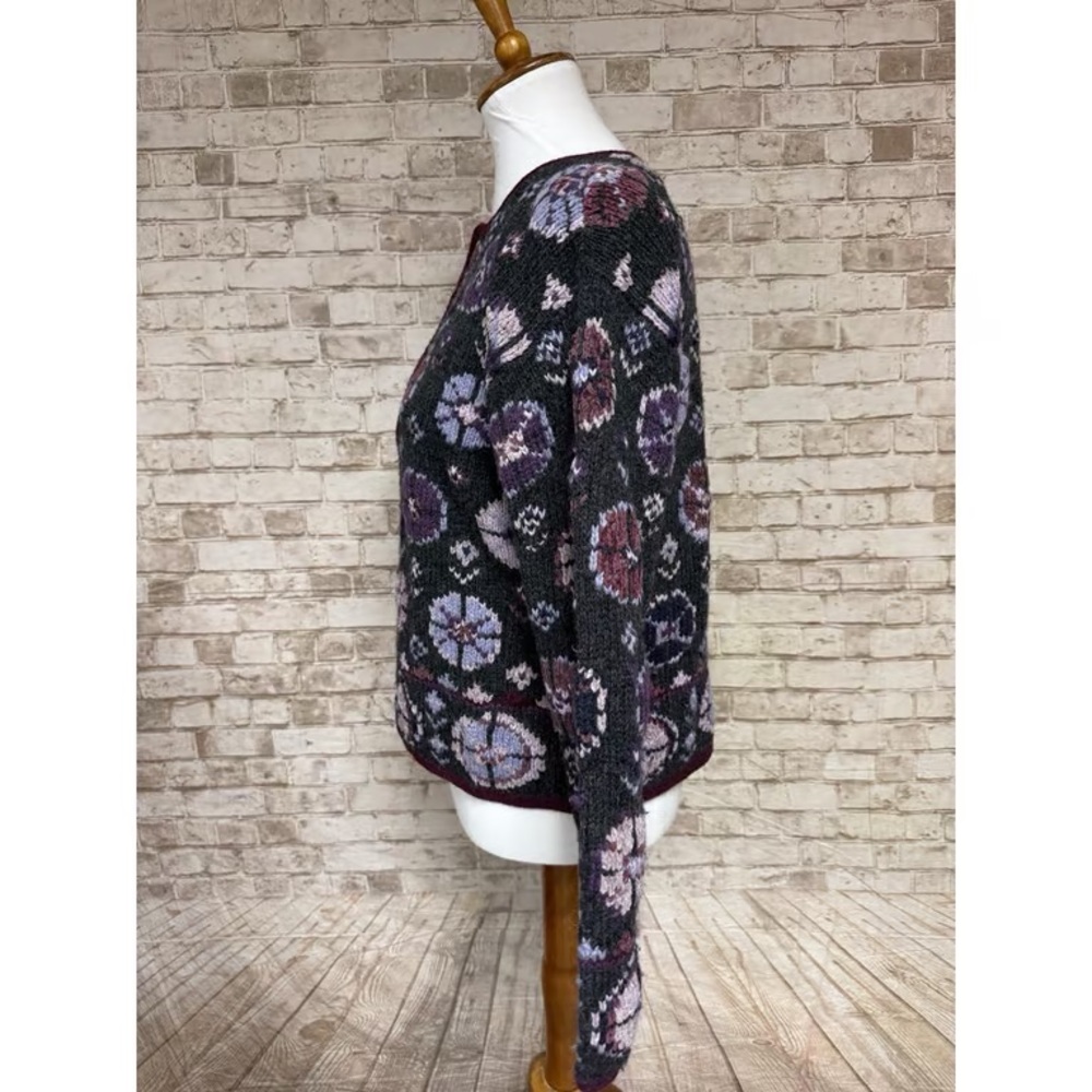 Chic Floral Patterned Cardigan - image 2